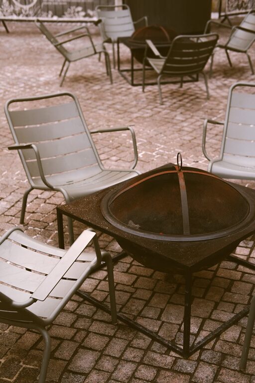 Tips for Creating a Cozy and Inviting Outdoor Living Space